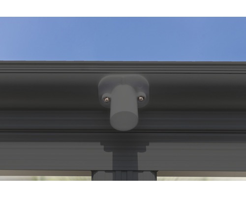 Detailansicht einer Terrassenüberdachung mit Befestigung