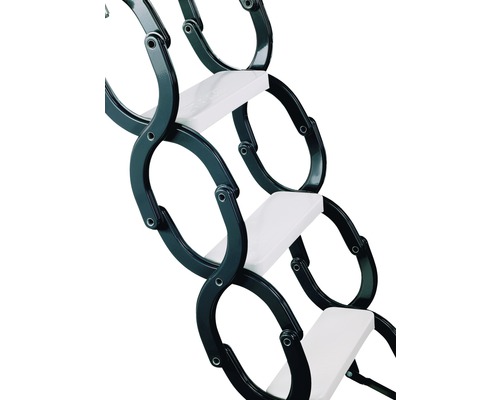 Detailansicht einer Scherentreppe mit Stufen