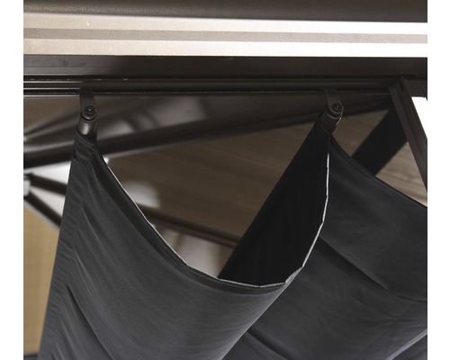 Detailansicht eines Pavillons mit Vorhangaufhängung