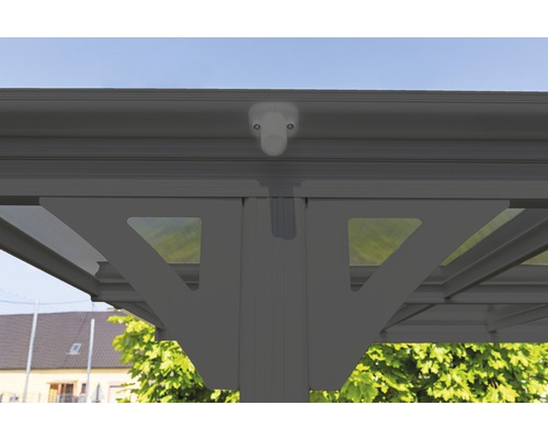 Detailansicht einer Terrassenüberdachung mit Beleuchtung