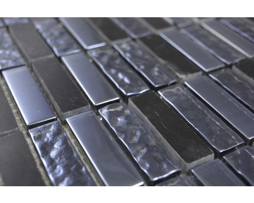 Mosaikfliesen mit rechteckigen Elementen.