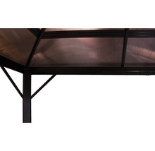 Detailansicht eines Pavillons mit Polycarbonatdach und Stützpfosten