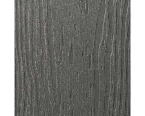 Nahaufnahme einer Terrassendiele aus Kunststoff mit Holzstruktur