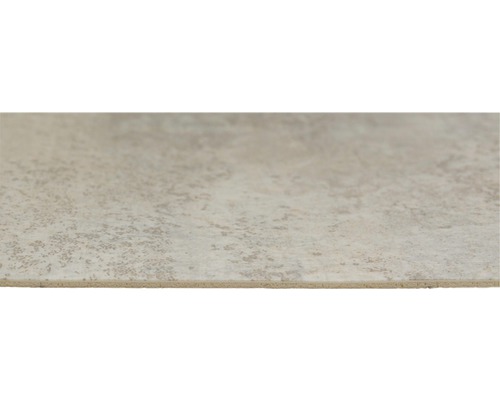 Nahaufnahme einer Bodenfliese mit matter Oberfläche