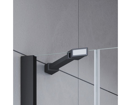 Detailansicht einer Duschkabine mit Stabilisierungsstange