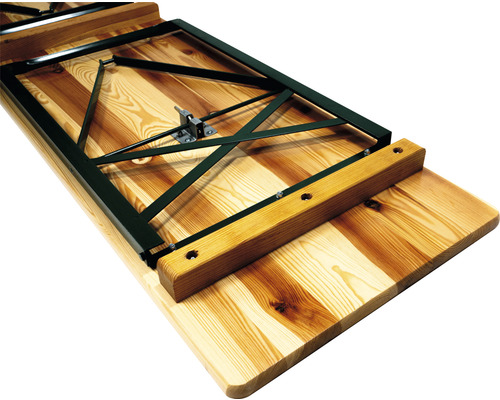 Detailansicht eines Biertisches mit Metallgestell und Holzplatte