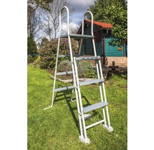 Schwimmbadleiter im Garten