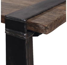 Detailansicht einer Tischplatte aus Holz mit Metalleinfassung und Tischbein