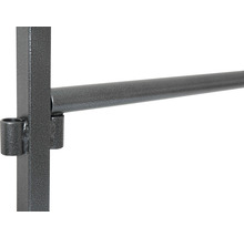 Detailaufnahme einer Metallrohrkonstruktion