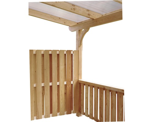 Detailansicht eines Holzcarports mit Zaunelementen