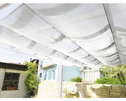 Sonnensegel überdacht einen Außenbereich