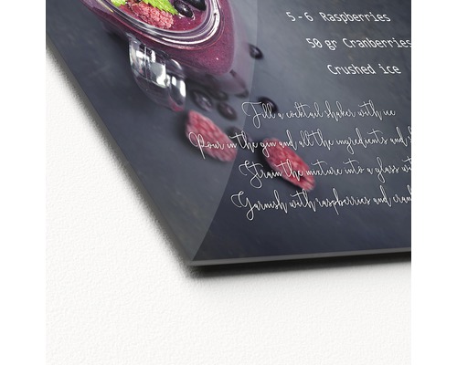 Glasbild mit einem Smoothie-Rezept mit Himbeeren und Cranberries