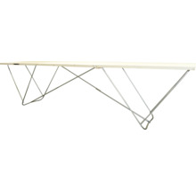 Holztisch mit Metallbeinen