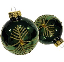 Zwei grüne Weihnachtskugeln mit goldenem Dekor