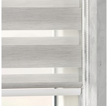 Fensterdekoration mit horizontalen Streifen und Kettenzug