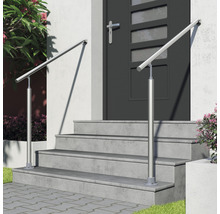 Treppe mit Edelstahlhandlauf vor Haustür