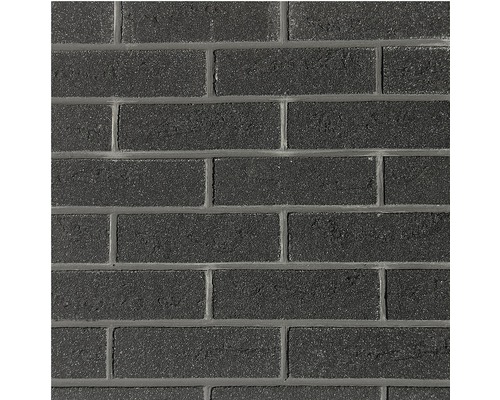 Nahaufnahme einer Mauer aus dunklen Pflasterklinkern.