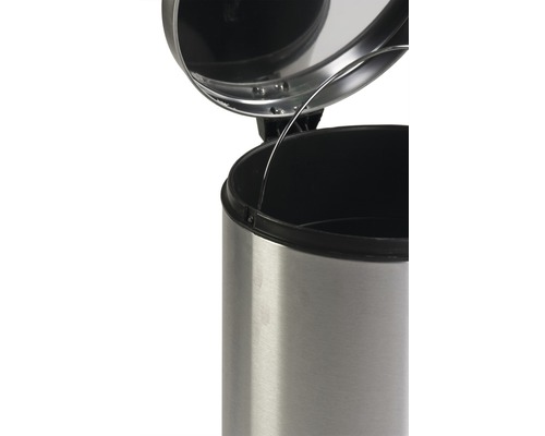 Treteimer aus Metall mit offenem Deckel