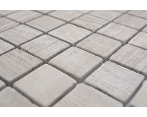 Nahaufnahme von quadratischen Mosaikfliesen