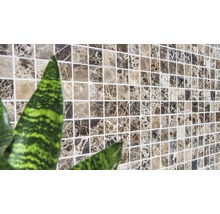 Mosaikfliese mit Steinmuster als Wandverkleidung