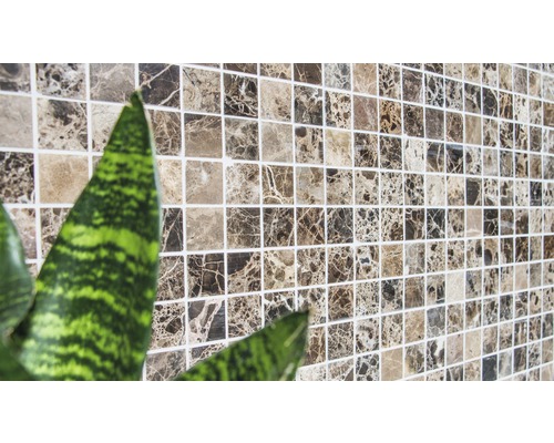 Mosaikfliese mit Steinmuster als Wandverkleidung