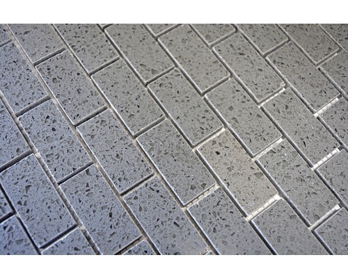 Graue Mosaikfliesen in Ziegeloptik