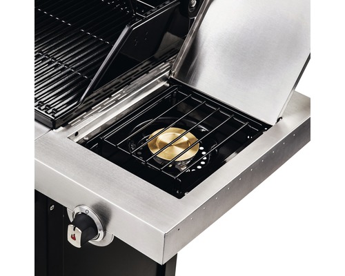 Detailansicht eines Gasgrills mit Seitenbrenner