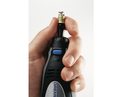Dremel Multifunktionswerkzeug in der Hand