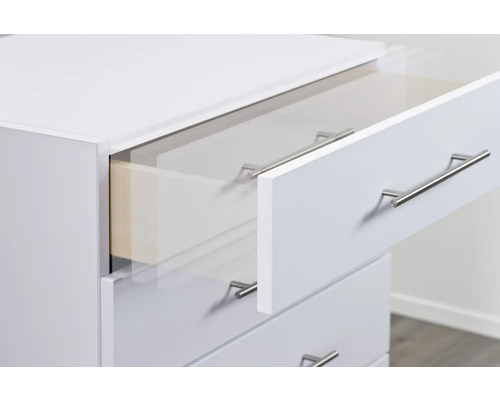 Kommode mit Schubladen und Griffen