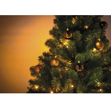 Geschmückter Christbaum mit Kugeln und Lichtern