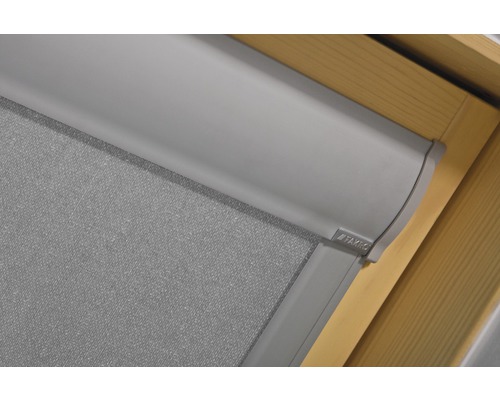 Detailansicht eines Dachfensterrollos der Marke Fakro