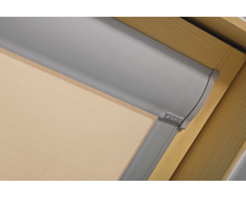 Dachfensterrollo im Holzrahmen