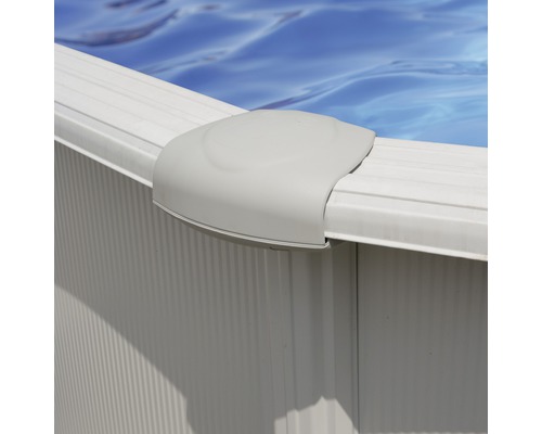 Detailansicht eines Stahlwandpools mit Beckenrandabdeckung
