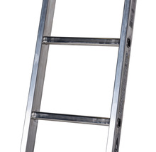 Detailansicht einer Aluminiumleiter mit Sprossen