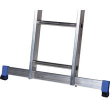 Detailansicht einer Aluminiumleiter mit Fußverbreiterung