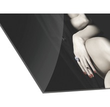 Schwarz-Weiß-Fotografie mit einer Frau mit Ringen