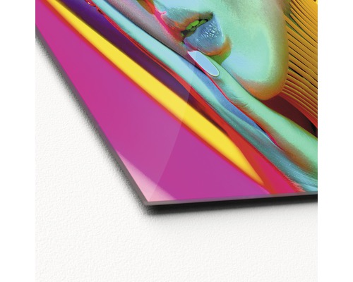 Nahaufnahme eines Acrylglasbildes mit einer abstrakten Darstellung eines Gesichts