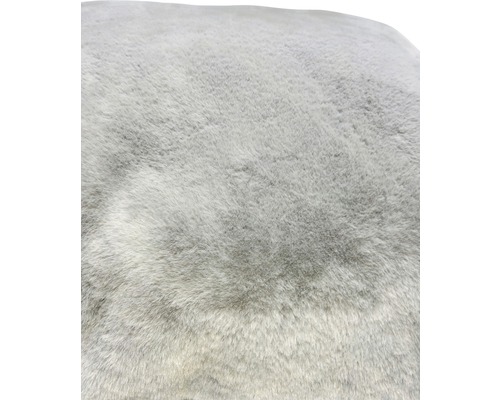 Nahaufnahme eines hellen Kunstfells.