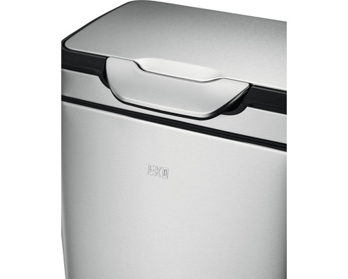 EKO Logo auf einem Abfalleimer aus Edelstahl