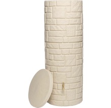 Regentonne mit Ziegelmuster und Wasserhahn