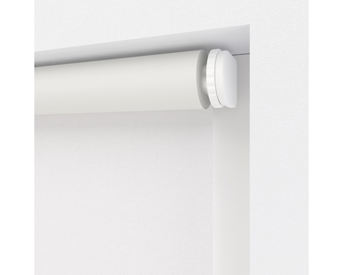 Detailansicht einer weißen, montierten Rollo für Fenster