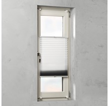 Fenster mit Faltstore zur Fensterdekoration und zum Sichtschutz