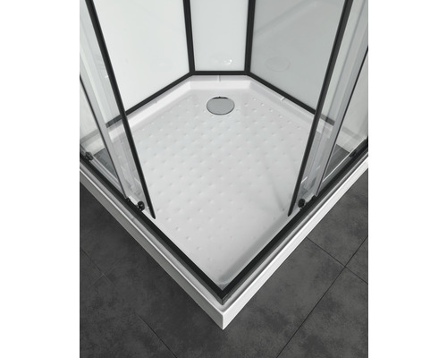 Eckige Duschkabine mit weißer Duschwanne und schwarzem Rahmen.