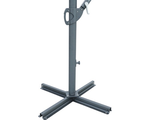 Sonnenschirmständer aus Metall mit vierbeiniger Basis