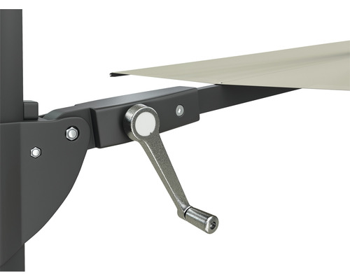 Detailaufnahme eines Sonnenschirms mit Kurbelmechanismus