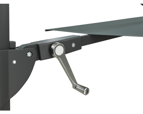 Detailansicht Kurbelmechanismus eines Sonnenschirms.