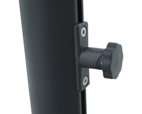 Detailaufnahme eines Befestigungselements mit Schrauben und Drehknopf