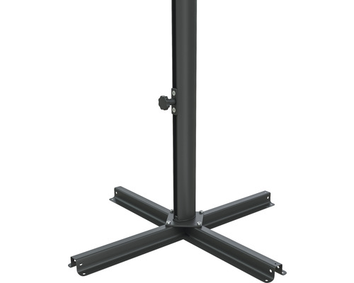 Schirmständer aus Stahl mit vierbeiniger Basis