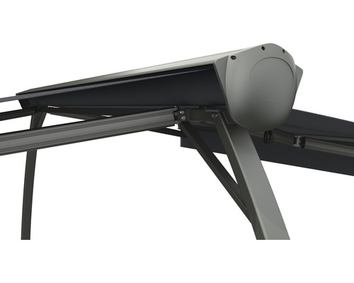 Detailansicht einer ausfahrbaren Terrassenmarkise