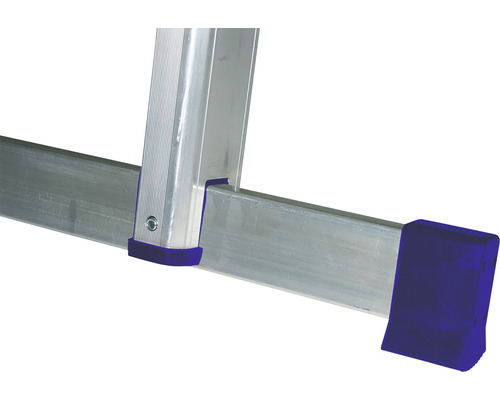 Detailansicht einer Aluminiumleiter mit Gummifüßen